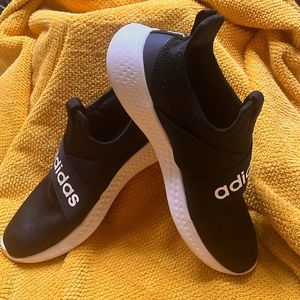 Woman’s black Adidas size 8 in excellent condition